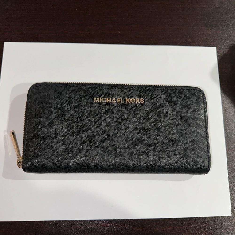 Michael Kors ZIP AROUND Wallet - Black Saffiano Leather